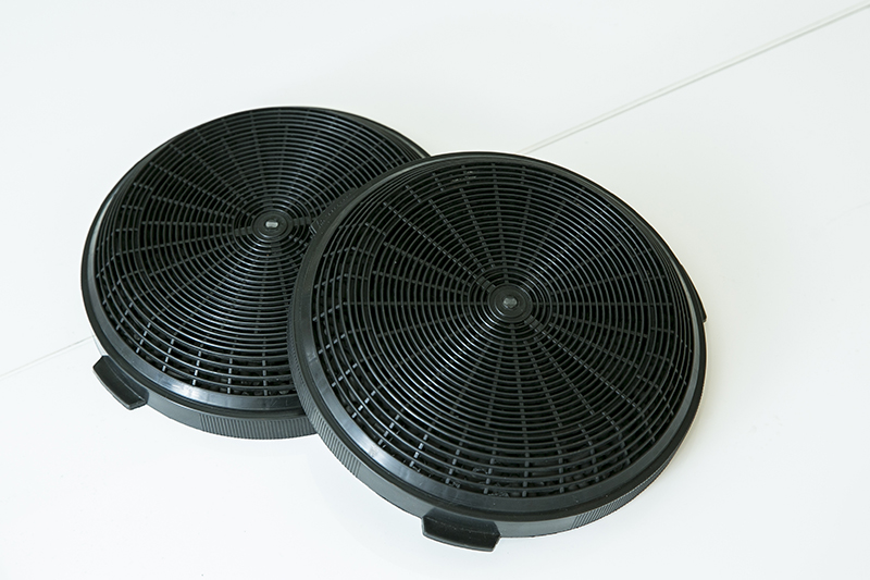 máy hút mùi kính cong sử dụng bộ lọc than hoạt tính
