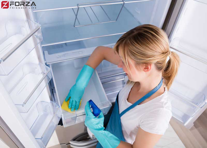 Tủ lạnh cũng là nơi thường gây ra mùi hôi khó chịu cho căn bếp