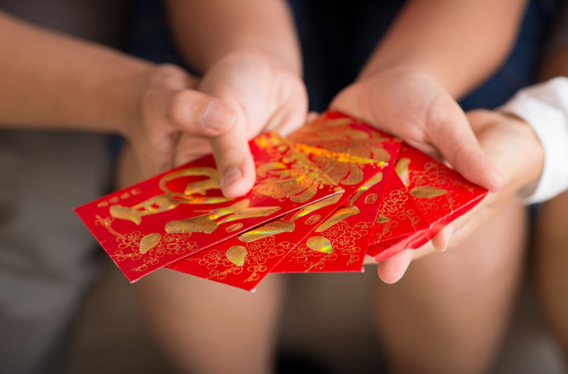 Tặng lì xì để cả năm may mắn