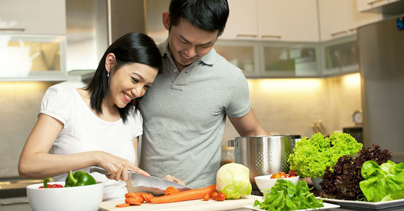 Thể hiện tình yêu qua việc bếp núc