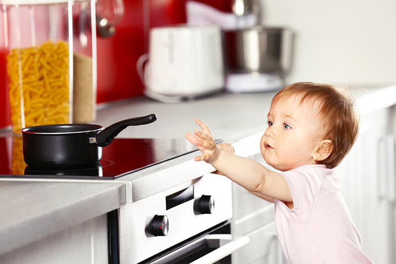 Giữ an toàn nhà bếp cho bé yêu đúng cách