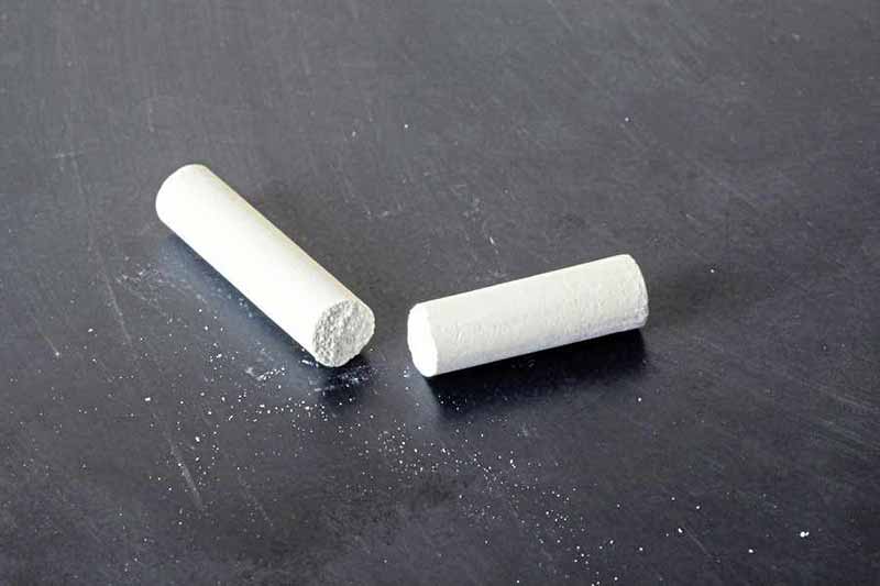 ve-sinh-guong-bang-bot-phan-viet-bang